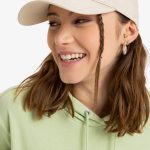 gorra beige mujer